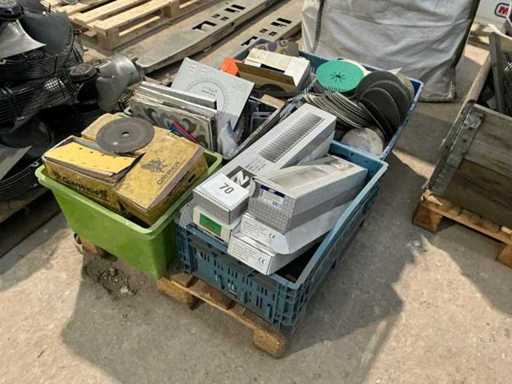 Un lot de echipamente pentru antreprenori