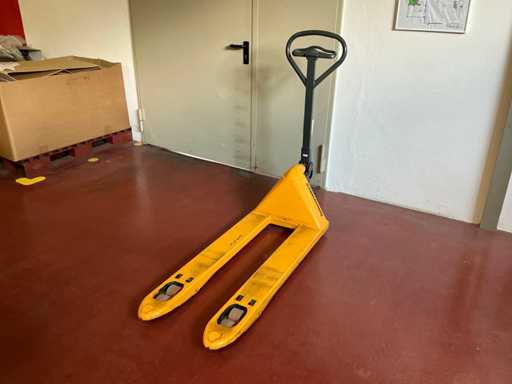 2018 Jungheinrich AM22 Hydraulic Hand Pallet Truck
