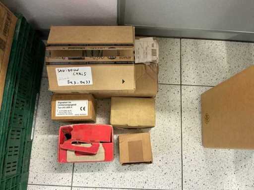 Lotto di materiali per l'installazione