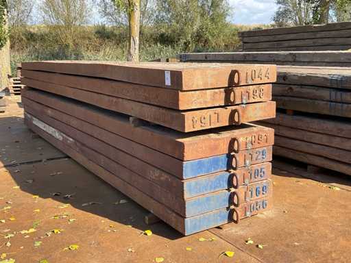 Dragline bulkhead with steel frame (8x)