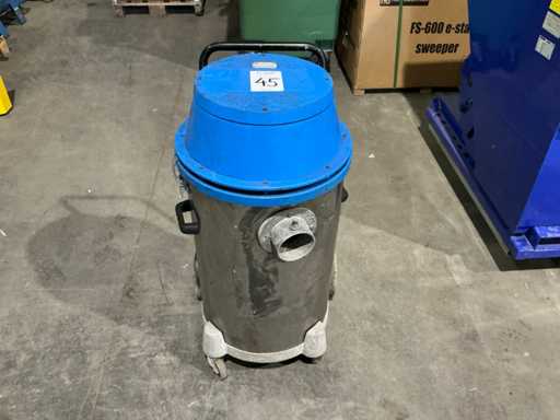 Industrial vacuum cleaner