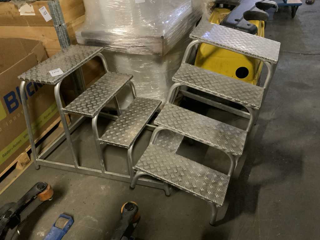 Aluminum staircase (2x)