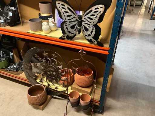 Various flower pots (13x), façade accessories and decoration