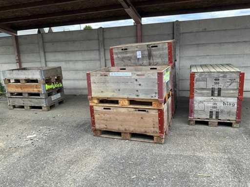 Lots of pallets and tubes