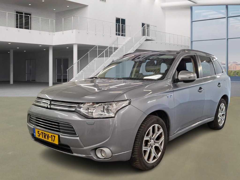 Mitsubishi Outlander 2.0 PHEV instyle+ z automatyczną skrzynią biegów, 5-TRV-17