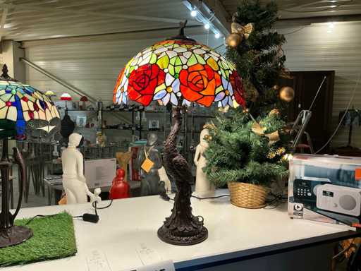 TIFFANY Tafellamp met pauw en pioenrozenkap