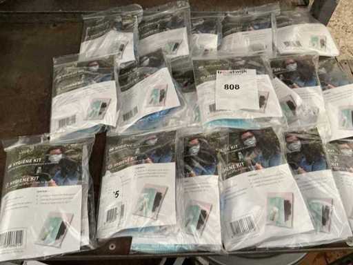 Kit per mascherine igieniche con disinfettante per le mani, ecc.