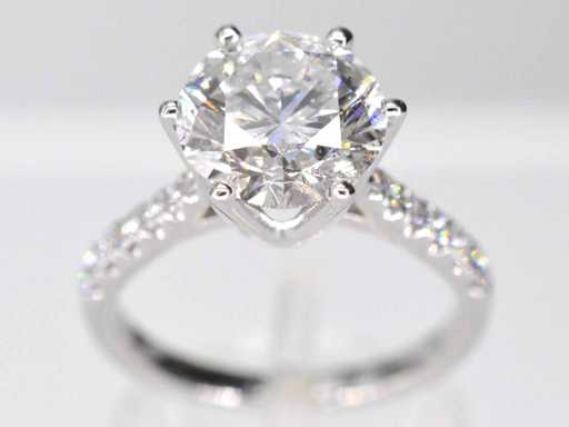 Weißgoldring mit einem Diamanten von 2,00 Karat