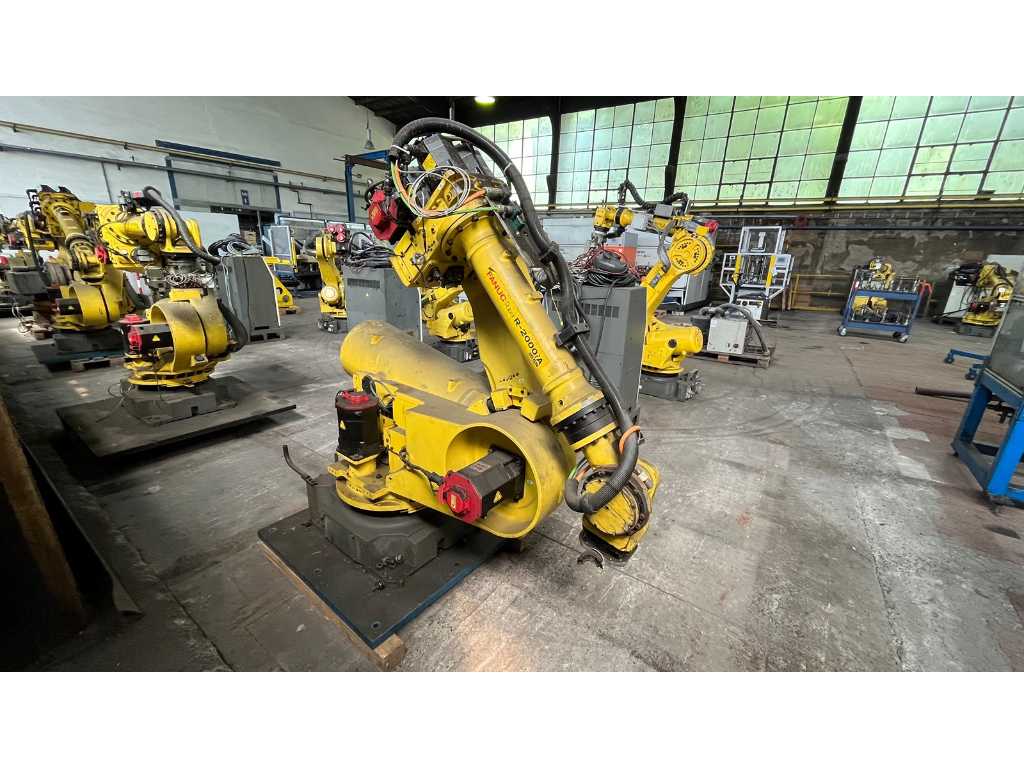 2005 Fanuc R-2000iA/165R Handling robot