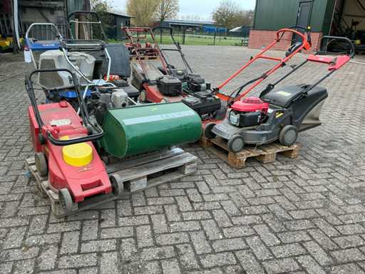 Kosiarki / kosiarki z napędem / kosiarki obrotowe / kosiarka bębnowa (8x)