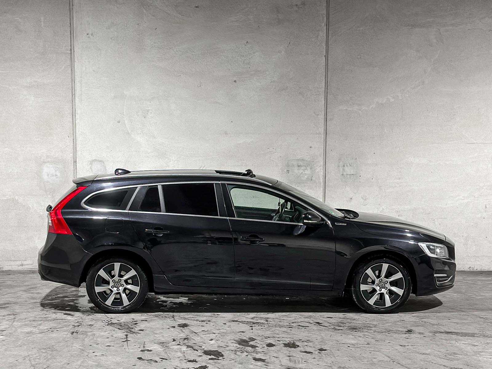 Volvo V60 2.4 D6 AWD Plug-In Hybrid Summum 285pk 2013 (Origineel-NL), 6-SFG-70