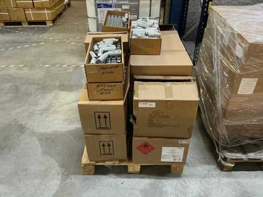 Diversen nageltoebehoren en Bio ethanol