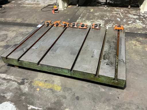 Masă de prindere în formă de T