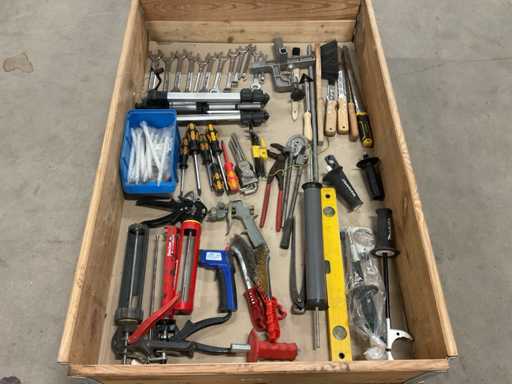 Batch of hand tools