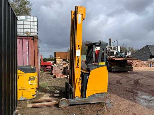 Jungheinrich Stacker