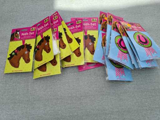 Die Spiegelburg - Naaiset paardenhoofd en medaille