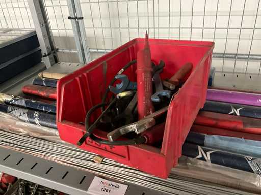 Charge von Handwerkzeugen