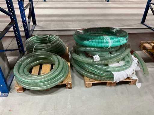 Pallet met slangen (2x)