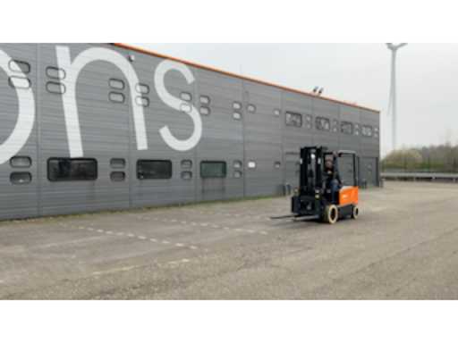 ced213cd-4917-435e-b7ab-ebd130031e25.mp4