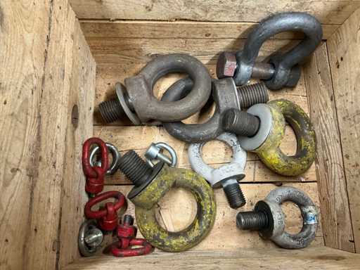 Lots of lifting eyes and shackles