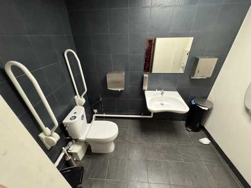 Impreza z akcesoriami toaletowymi