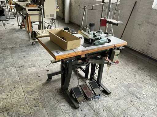 Yamato DCZ 361 A D2K Safetystitch machine met langstukstapelaar Beisler