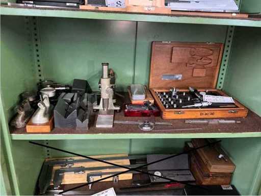 Assortment of measuring equipment