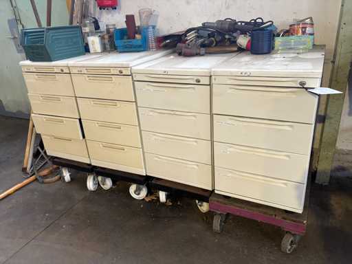   Lot Workshop drawer cabinets with contents