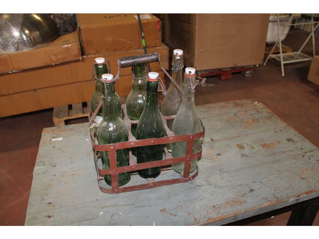 Vintage Flaschenhalter inkl. alter Flaschen