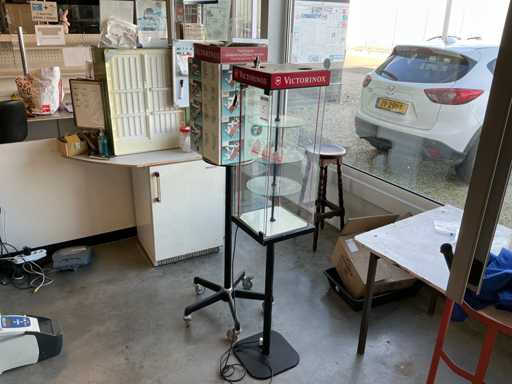 Expunere magazin Victorinox (2x)