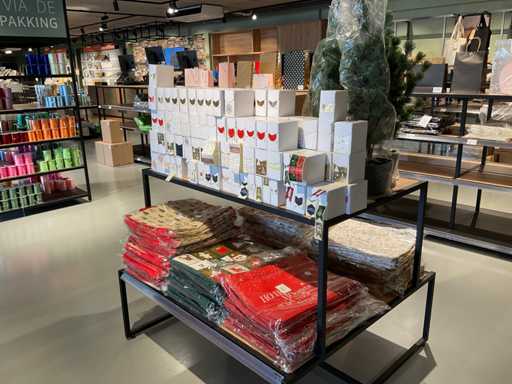Partij cadeauverpakkingen materialen