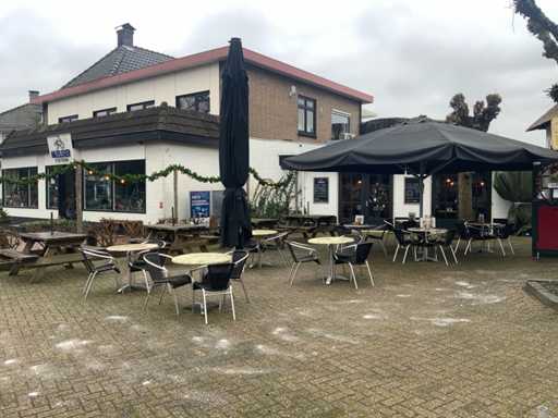 Table de terrasse avec chaises et accessoires (25x)
