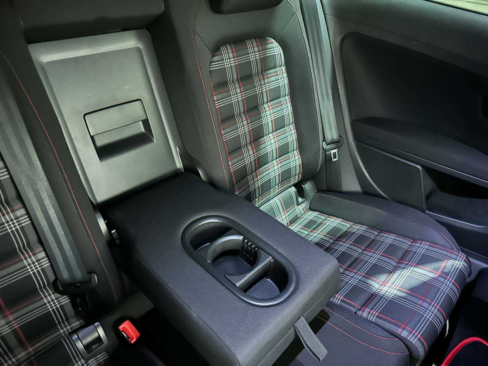 Volkswagen Golf GTI Performance (VII / MK7 / Golf 7) 396pk 2014