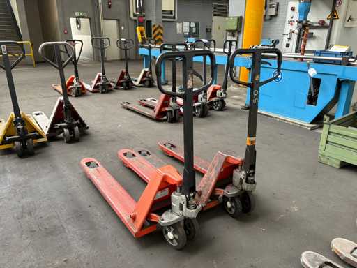   Hand Pallet Truck Lot