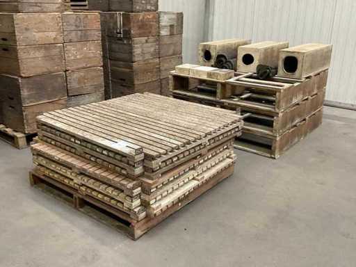 Batch of cubic crates shelves