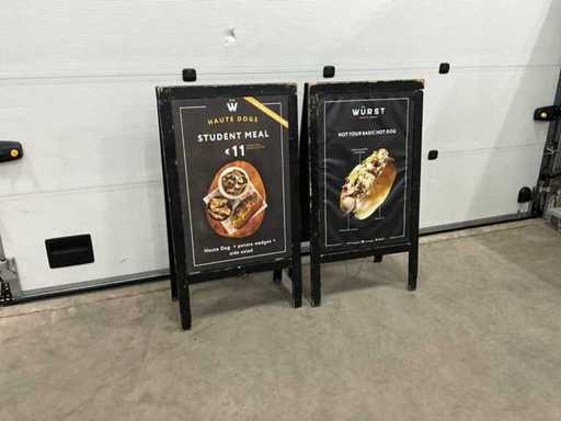 Indicatoare pe trotuar (2x)