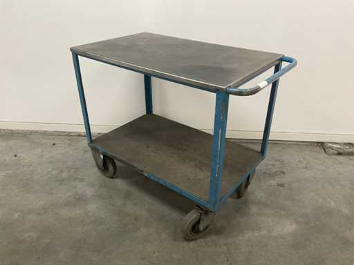 Lagerwagen mit zwei Edelstahlebenen