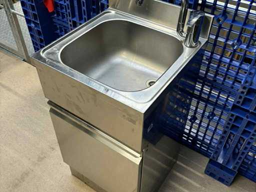 Stainless steel sink