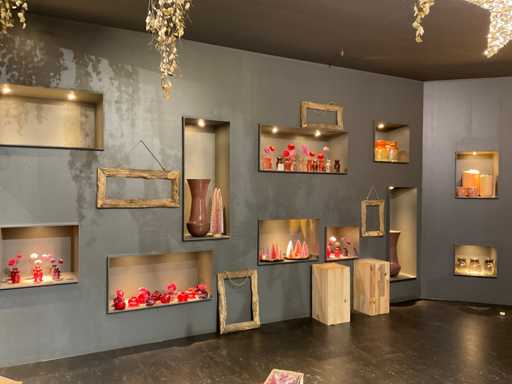 Lizze Vases, artificial flowers and decoration