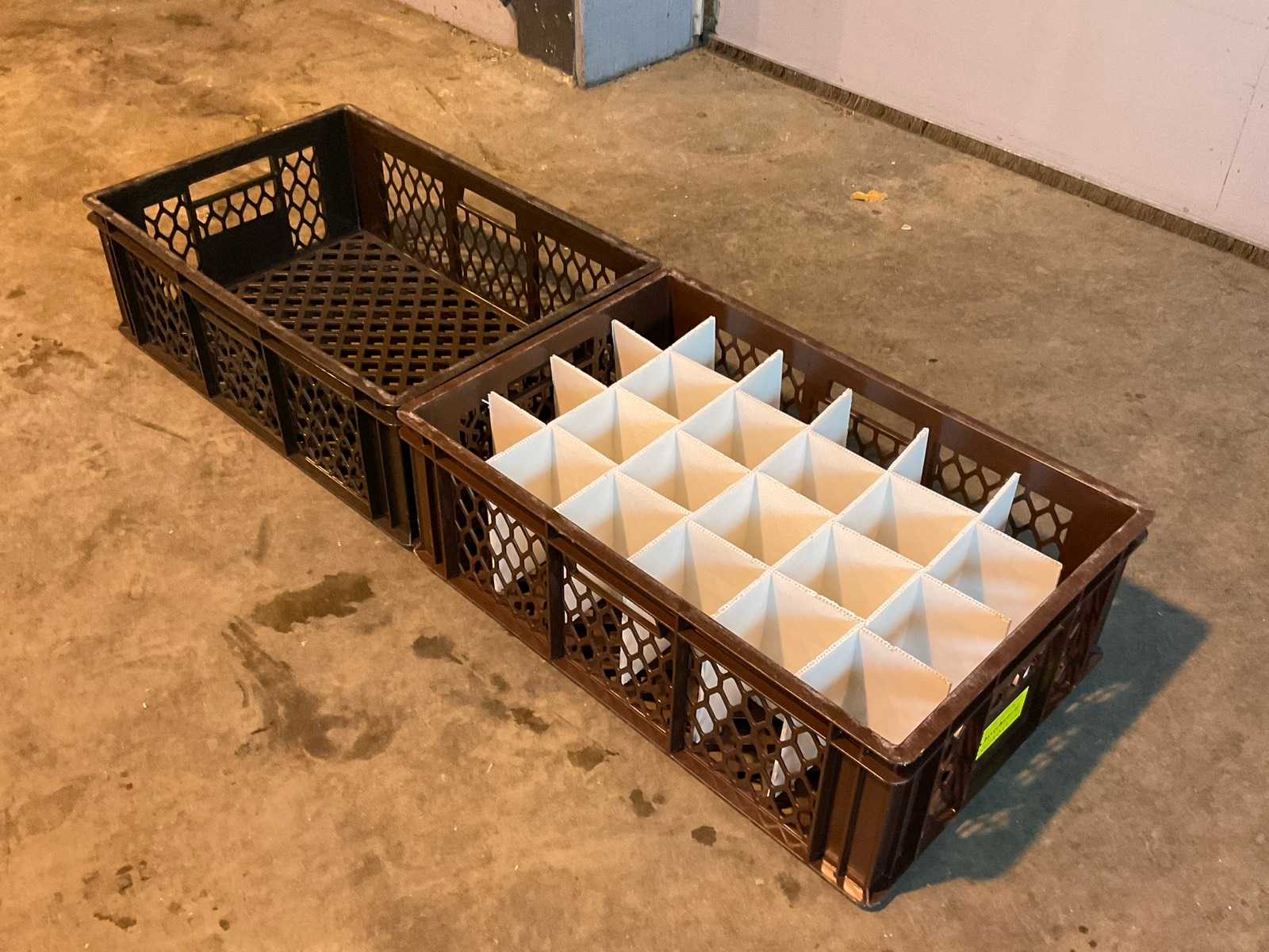 Stackable crate (123x)