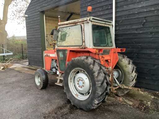 Massey Ferguson 565 Trattore agricolo a due ruote motrici del 1980
