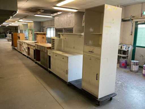 Divers werkplaatsmeubilair (8x)