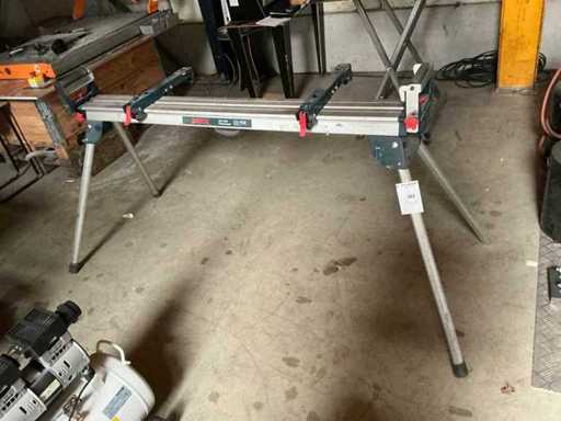 Cheval professionnel Bosch GTA 3700 pour scie à onglets