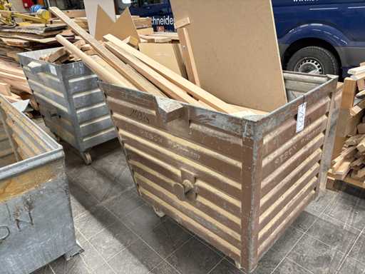   Beaucoup de corps qui donnent des pourboires avec du contenu