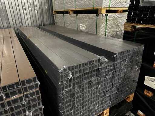 154x schwarze Verbundlatten / Verbundraumteiler – 300 cm lang