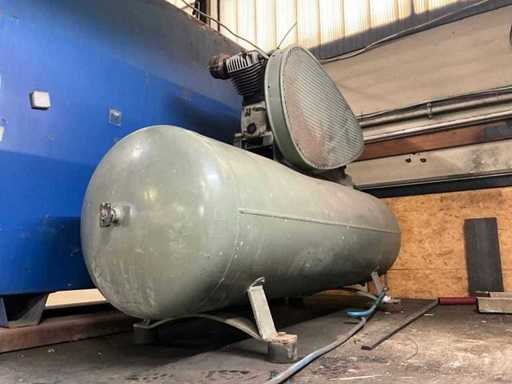 Screw compressor