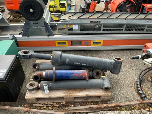 Lot mixt de cilindri hidraulici Ponsse