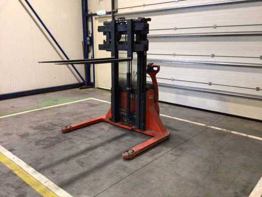 2005 Linde L12AS Stacker