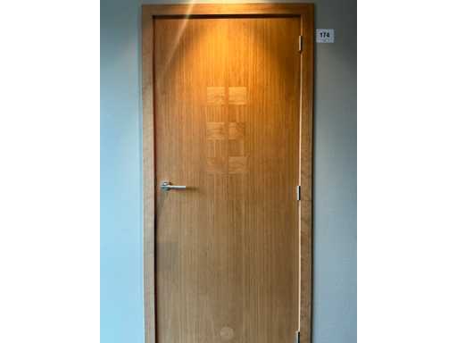 Porte intérieure en bois massif