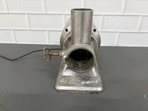 Fama - 22 - Hachoir à viande